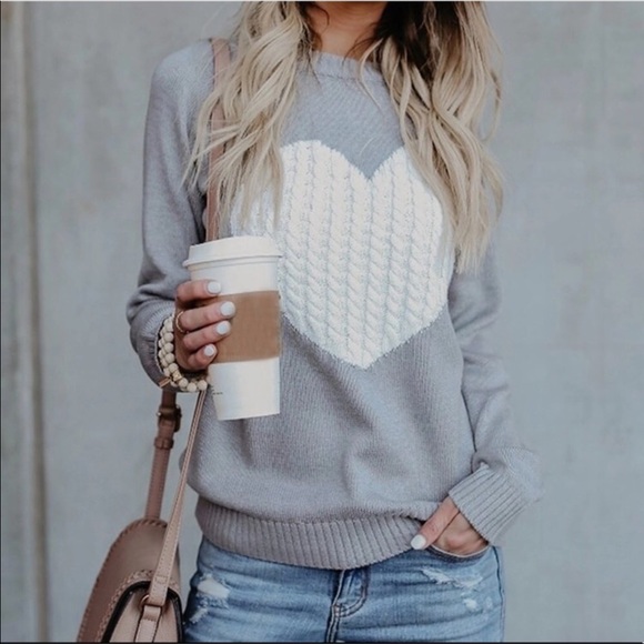 1 Left! Grey Sweater W/ White Cable Knit Heart - Picture 2 of 8